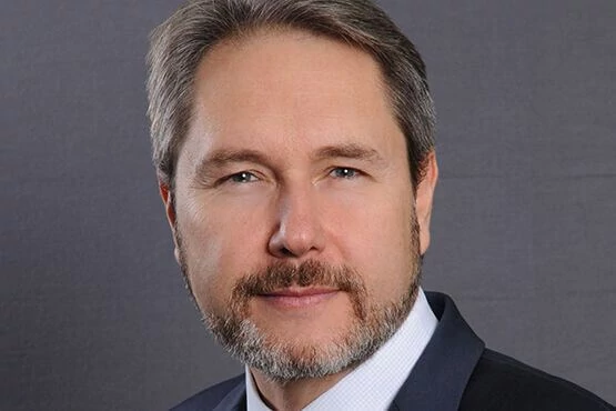 Pääkuvan retusointipalvelun esimerkkikuva Headshot -retusointipalvelu