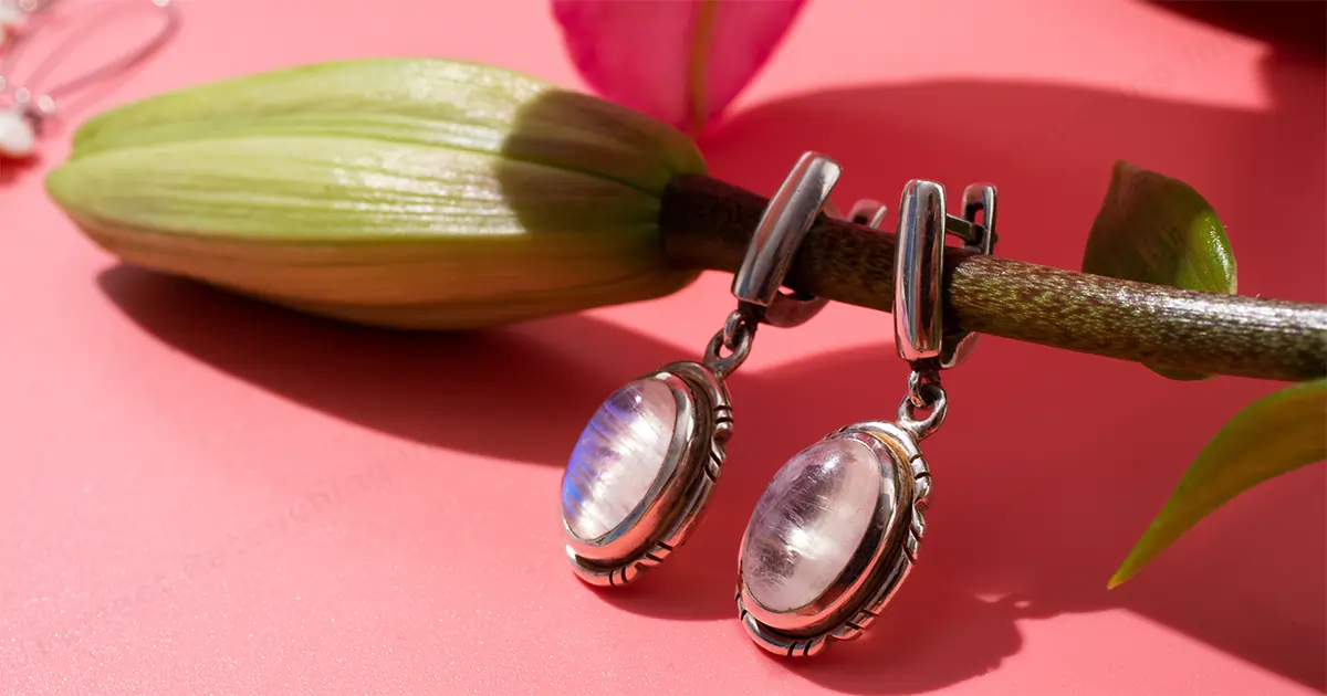 How to Photograph Earrings in 7 Easy Techniques